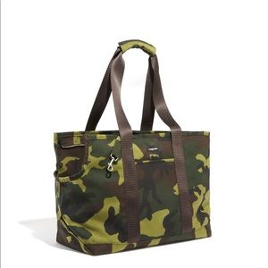 NWOT Wagwear custom camo tote